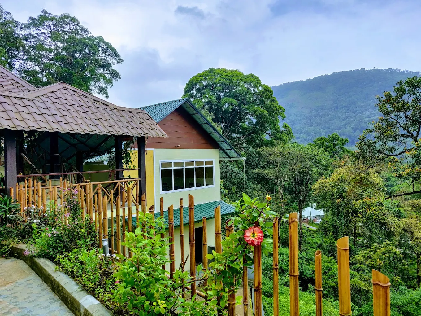 Raaree's Mist Resort